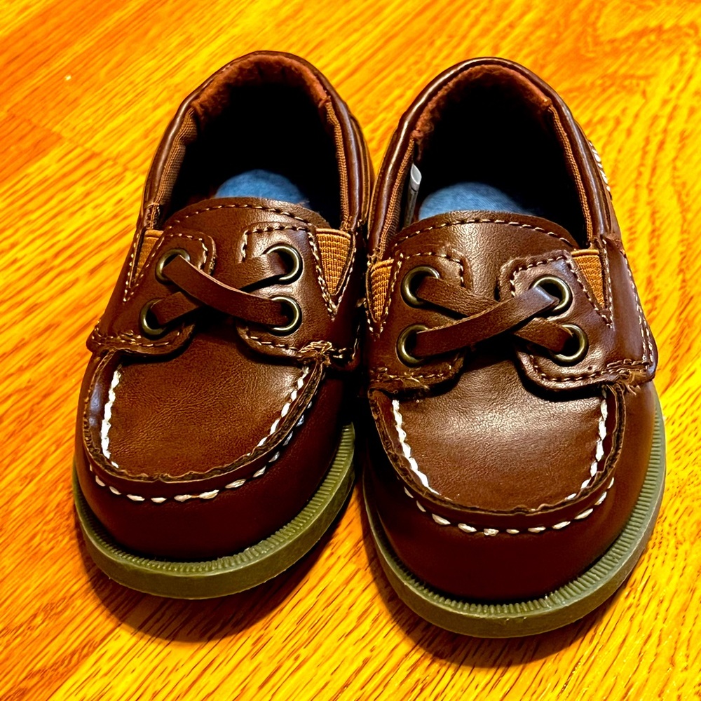 BNWOB Carter’s Toddler Loafer Boat Shoes Size 4